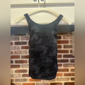 lululemon Gray Camo High Neck Key Hole Cropped Tank Size 4